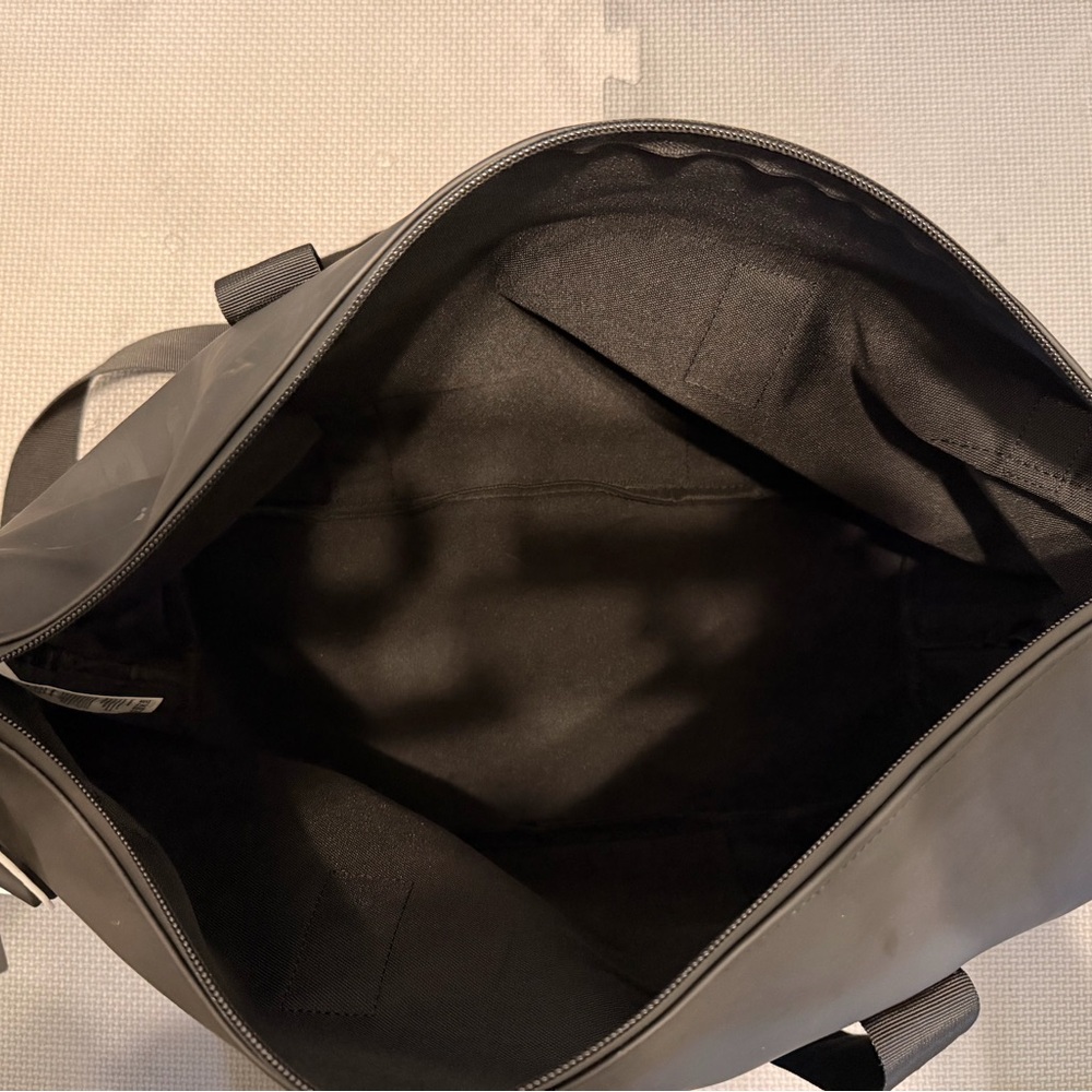 GUC Rains Hilo Weekend Black Duffel Bag Small - Picture 11 of 15